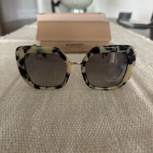 Burberry Black and Cream Sunglasses